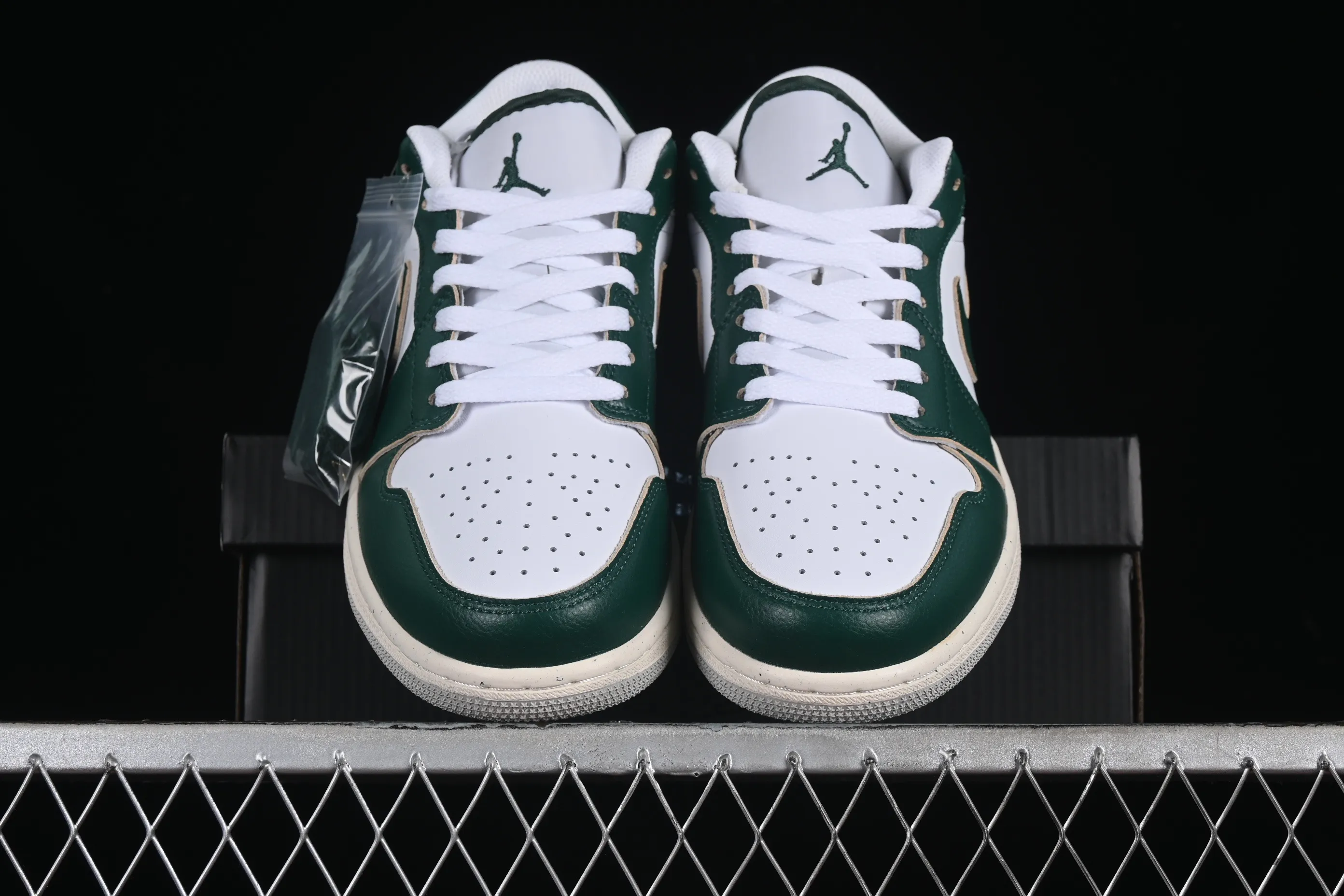 All categories Air Jordan Jordan series basketball shoes Air Jordan 1 Low Z version Air Jordan 1 Low AJ1 Joe 1 white and green low-top cultural casual sneakers FQ7687-300